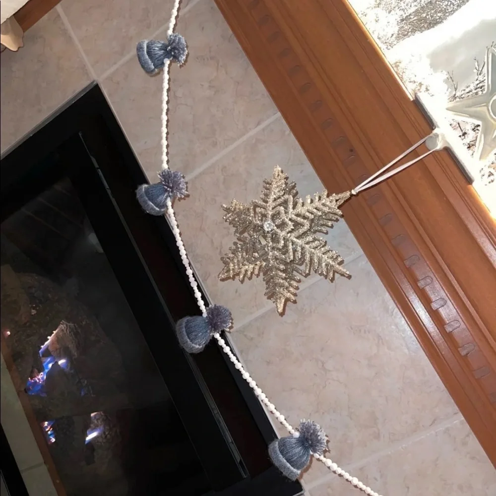 Mini winter yarn hat garland decoration